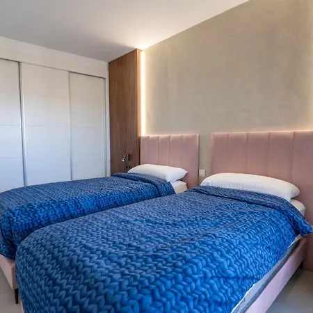 Διαμέρισμα Lujoso De 3 *